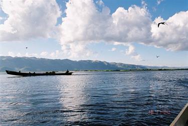 Inle_Lake,_Myanmar,_053F1000018B_H600