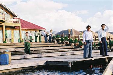 Inle_Lake,_Myanmar,_061F1000026B_H600