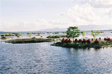 Inle_Lake,_Myanmar,_062F1000027B_H600