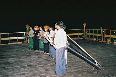 Inle_Lake,_Myanmar,_071F1050001B_H600