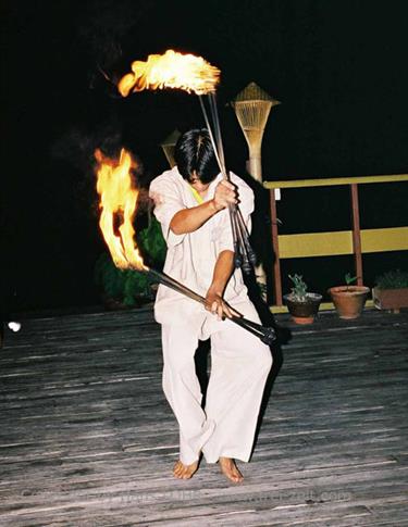 Inle_Lake,_Myanmar,_072F1050002B_H600