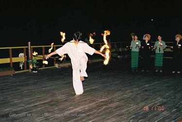 Inle_Lake,_Myanmar,_074F1050005B_H600