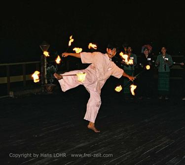 Inle_Lake,_Myanmar,_075F1050006B_H600