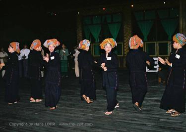 Inle_Lake,_Myanmar,_076F1050007B_H600