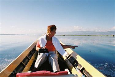 Inle_Lake,_Myanmar,_084F1050017B_H600