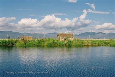 Inle_Lake,_Myanmar,_085F1050018B_H600