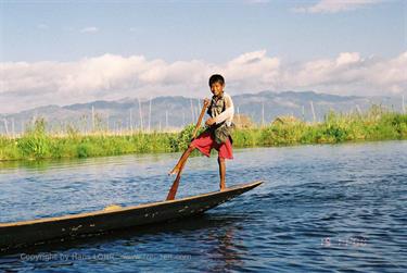 Inle_Lake,_Myanmar,_087F1050020B_H600