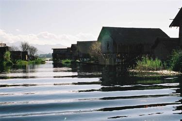 Inle_Lake,_Myanmar,_090F1050022B_H600