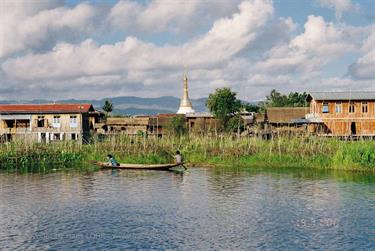 Inle_Lake,_Myanmar,_094F1050026B_H600