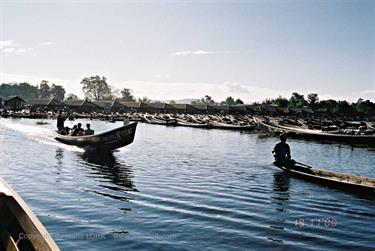 Inle_Lake,_Myanmar,_095F1050027B_H600