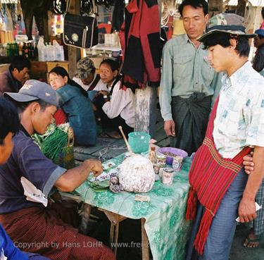 Inle_Lake,_Myanmar,_097F1050029B_H600