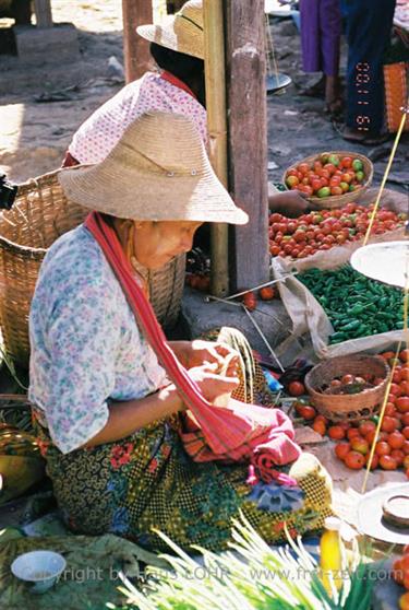 Inle_Lake,_Myanmar,_101F1050033B_H600