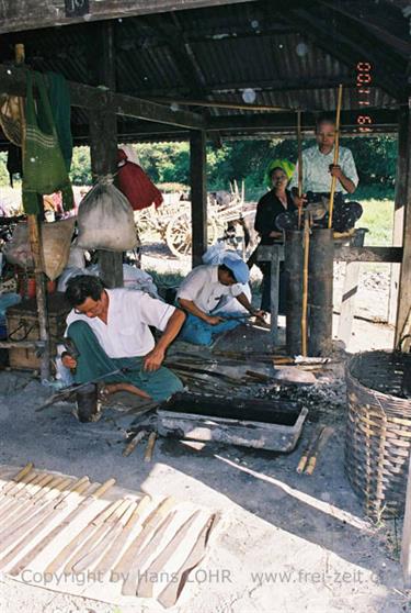 Inle_Lake,_Myanmar,_102F1050034B_H600