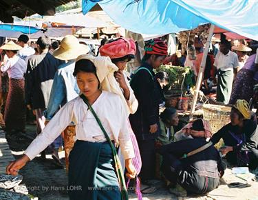 Inle_Lake,_Myanmar,_109F1020004B_H600