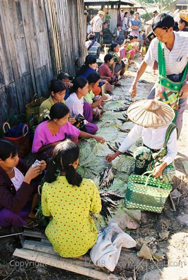 Inle_Lake,_Myanmar,_110F1020005B_H600