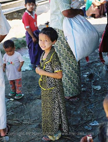 Inle_Lake,_Myanmar,_114F1020009B_H600