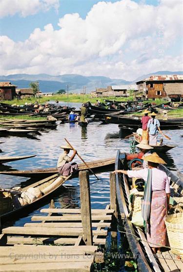 Inle_Lake,_Myanmar,_115F1020010B_H600