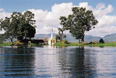 Inle_Lake,_Myanmar,_117F1020012B_H600