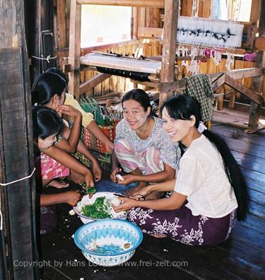 Inle_Lake,_Myanmar,_120F1020016B_H600