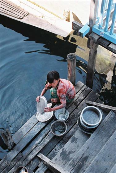 Inle_Lake,_Myanmar,_121F1020017B_H600