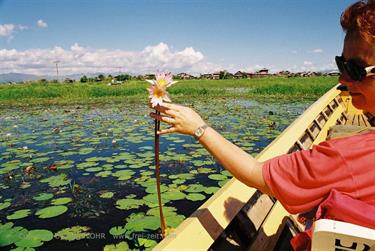 Inle_Lake,_Myanmar,_128F1020024B_H600