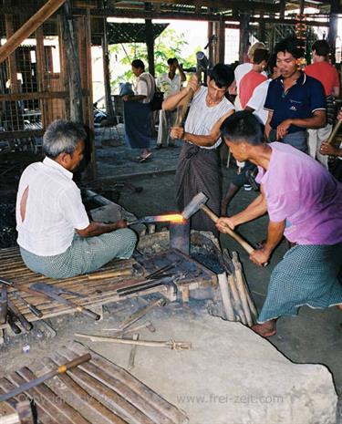 Inle_Lake,_Myanmar,_129F1020025B_H600