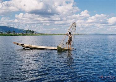 Inle_Lake,_Myanmar,_144F1000004B_H600