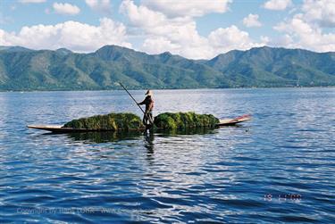 Inle_Lake,_Myanmar,_146F1000006B_H600