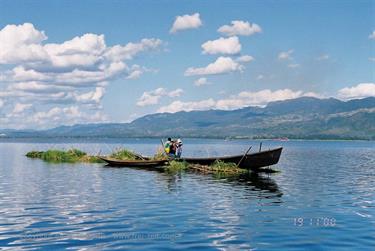 Inle_Lake,_Myanmar,_147F1000007B_H600