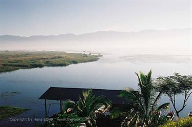 Inle_Lake,_Myanmar,_156F1000015B_H600