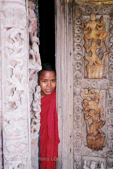 Mandalay,_Myanmar,_263F1010016B_H600