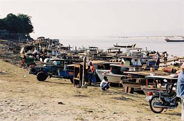 Mingun,_Myanmar,_207F1030028B_H600