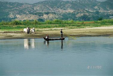 Mingun,_Myanmar,_215F1030036B_H600