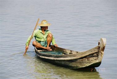 Mingun,_Myanmar,_223F1030008B_H600