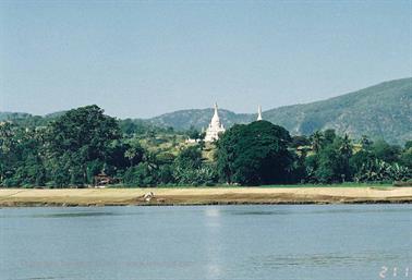 Mingun,_Myanmar,_224F1030009B_H600