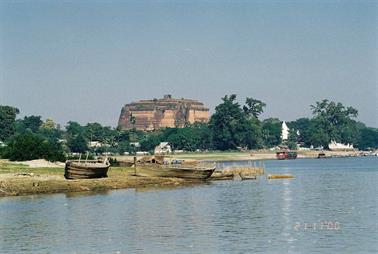 Mingun,_Myanmar,_229F1030014B_H600