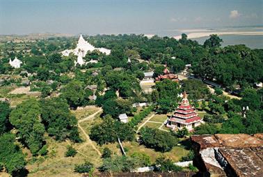 Mingun,_Myanmar,_237F1030022B_H600