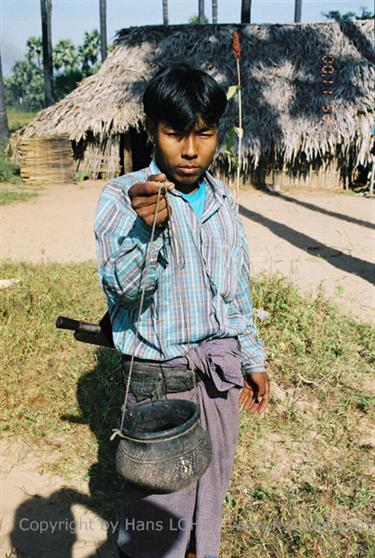 Mount_Popa,_Myanmar,_418F1020011B_H600