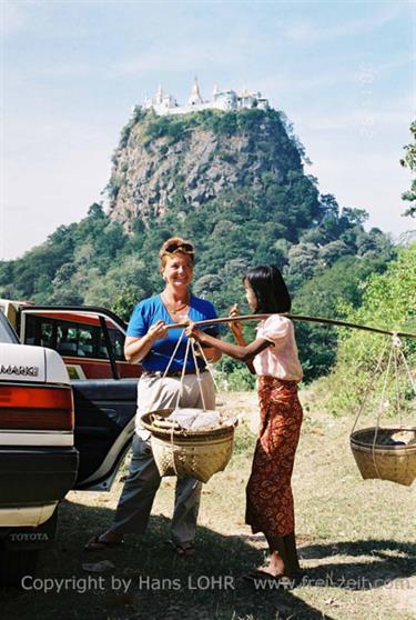 Mount_Popa,_Myanmar,_423F1020017B_H600