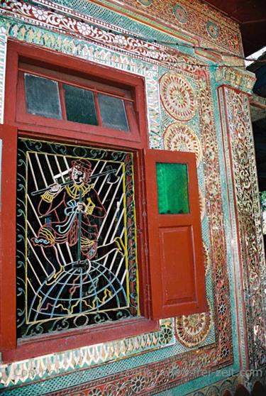 Mount_Popa,_Myanmar,_428F1020022B_H600