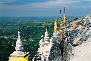 Mount_Popa,_Myanmar,_429F1020023B_H600