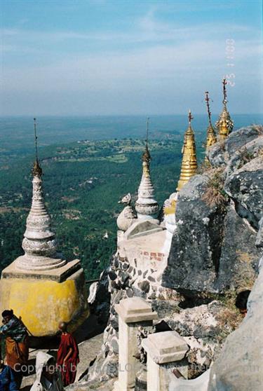 Mount_Popa,_Myanmar,_430F1020024B_H600