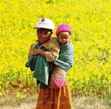 Pindaya,_Myanmar,_164F1000023B_H600