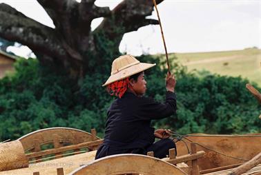 Pindaya,_Myanmar,_170F1000029B_H600