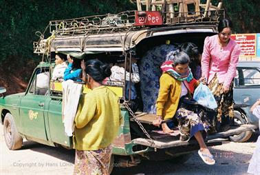 Pindaya,_Myanmar,_193F1030014B_H600