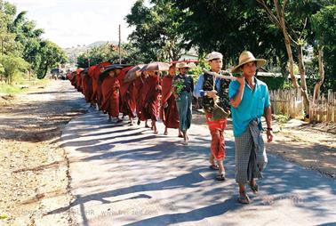 Pindaya,_Myanmar,_200F1030022B_H600