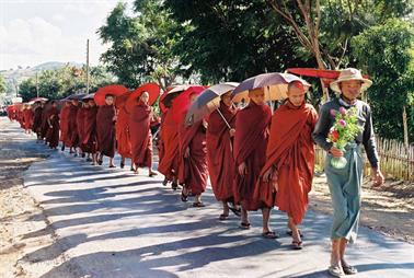 Pindaya,_Myanmar,_201F1030023_2B_H600