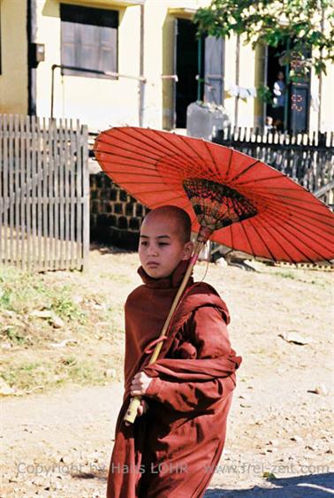 Pindaya,_Myanmar,_203F1030024B_H600