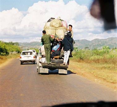 Pindaya,_Myanmar,_204F1030025B_H600