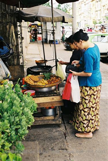 Yangoon,_Myanmar,_014F1040015B_H600